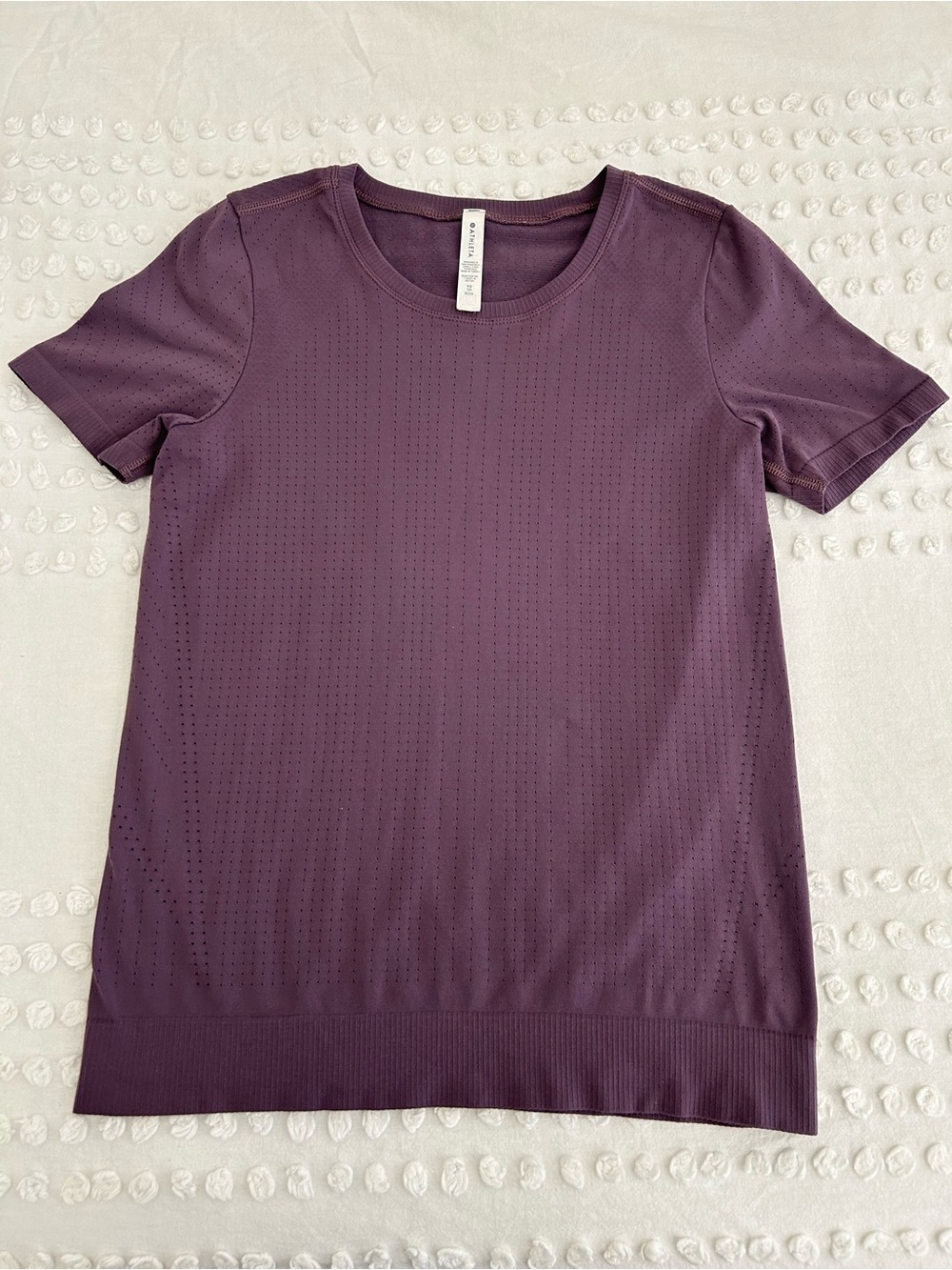 Athleta In Motion Tee XS Mauve Seamless Perforated Athletic Activewear Top